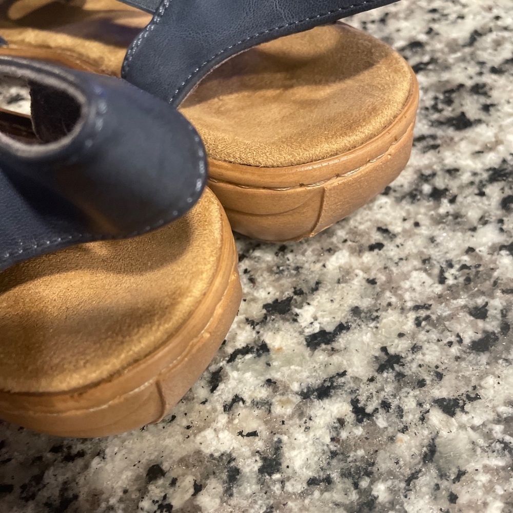 Good condition excellent sandal like new